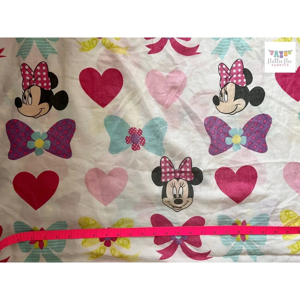 Twin Sheet Set plus one pillowcase‎ with Minnie Mouse, bows, hearts, Disney